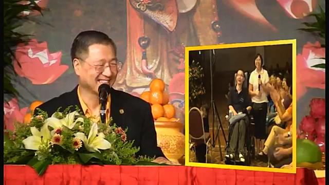 023 视频:六年前的车祸让这位先生脊椎损伤,全身瘫痪。前世因今世果,师父指出正是前世开车不当心将人甩出致命,才导致这一世做轮椅的果报--201208 槟城