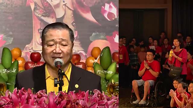 506 视频:轮椅男孩腿上有鱼虾 师父看出病情加持腿脚当场活动--20160819 马六甲