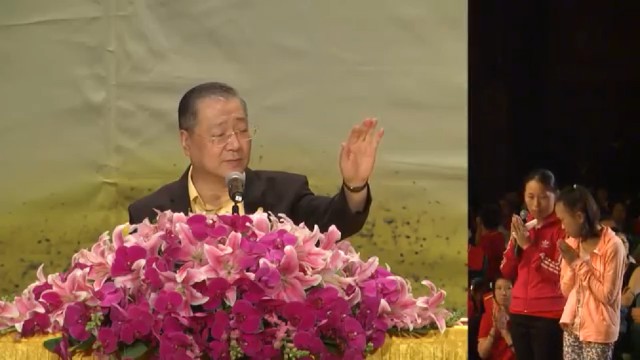 534 视频:身体表情扭曲的小女孩 师父加持恢复正常 双手合十 露出微笑--20160911 洛杉矶